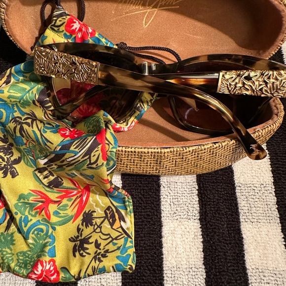 Maui Jim Brown Sunglasses with Floral Pouch - Picture 2 of 2